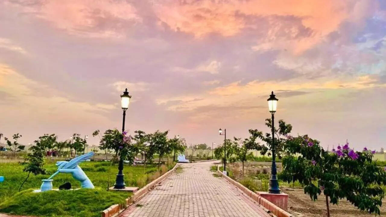 कुमार विश्वास का आलीशान बंगला