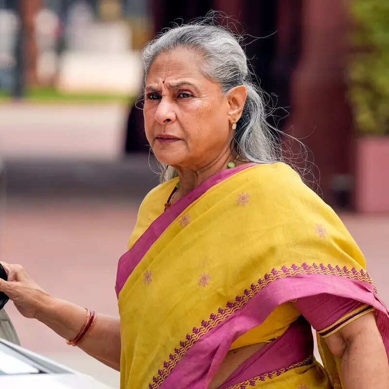 नातिन नव्या को दी ये सलाह