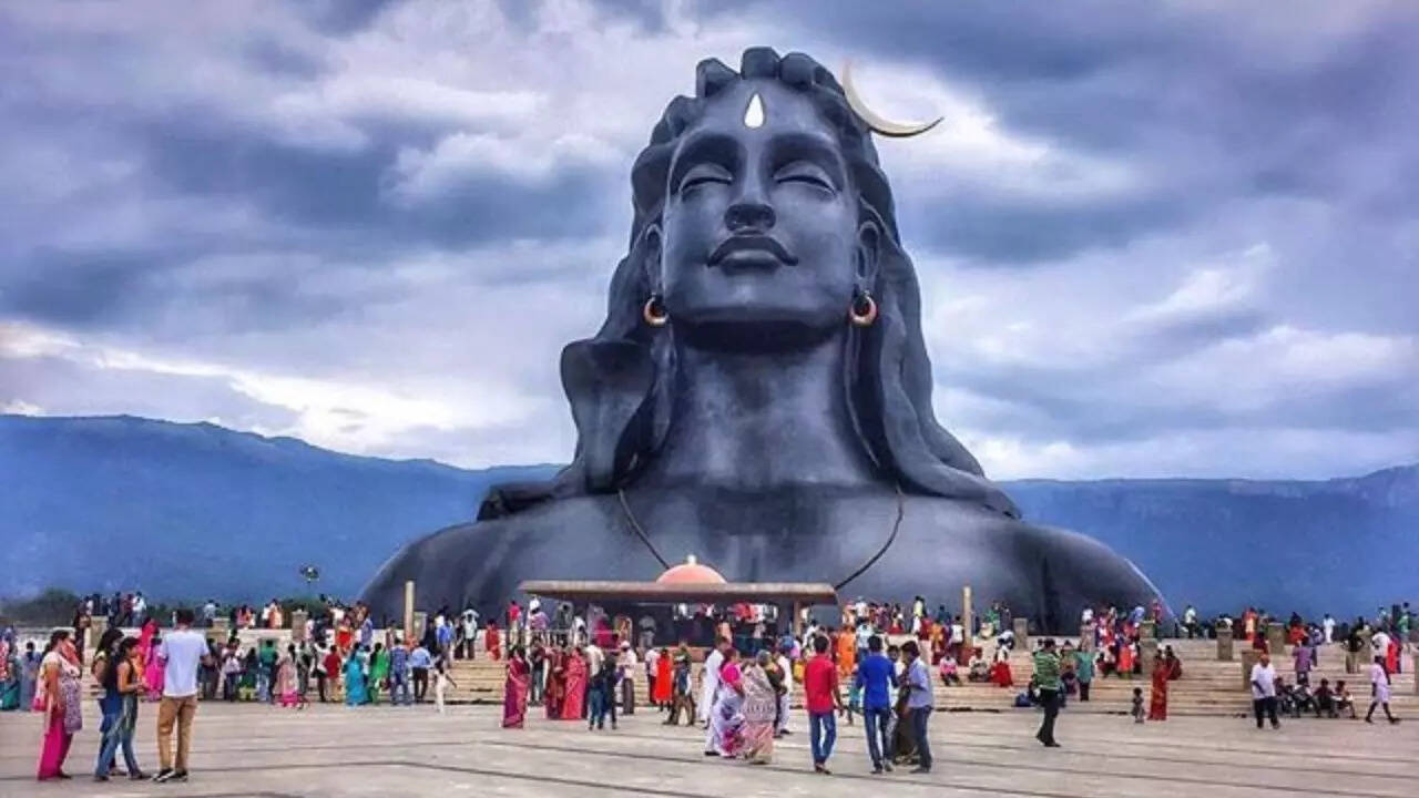 ईशा फाउंडेशन में लगी है आदियोगी की मूर्ति