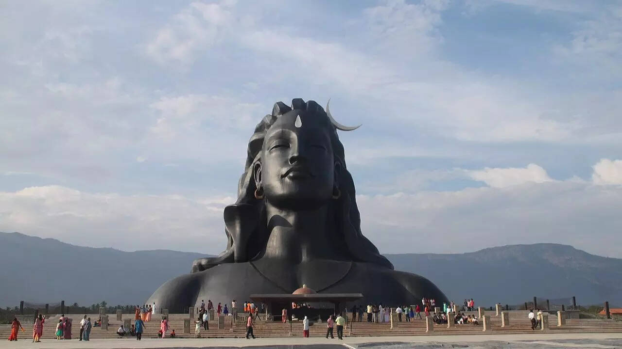 किसी टूरिस्ट डेस्टिनेशन से कम नहीं है ईशा फाउंडेशन