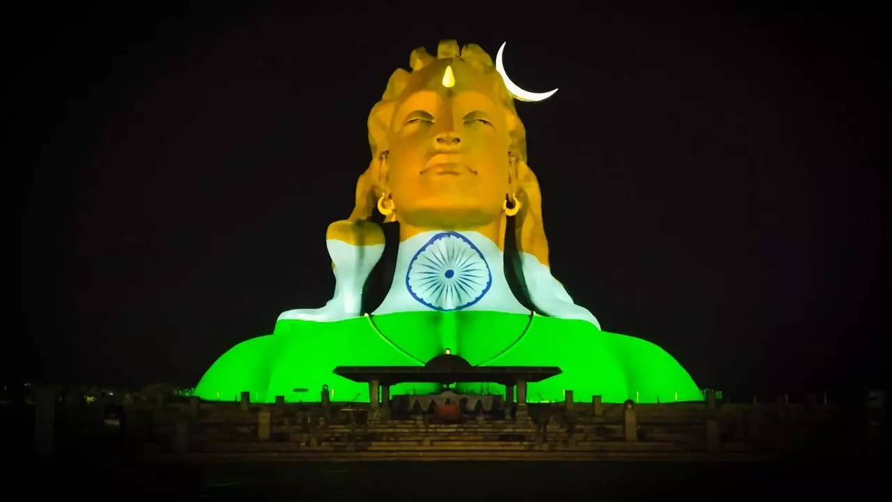 असली रुद्राक्ष से बनाई गई है मूर्ति की गले की माला