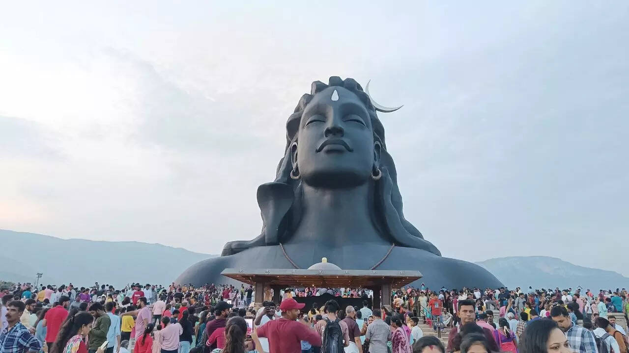योग मेडिटेशन और आध्यात्म के लिए आते हैं लोग