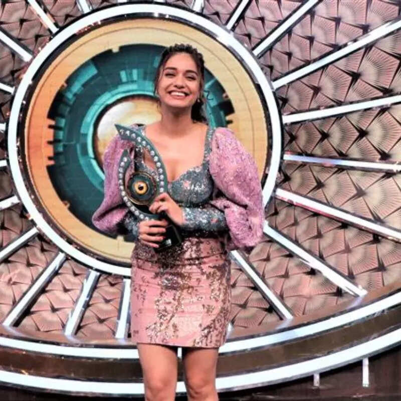 दिव्या अग्रवाल Divya Agarwal