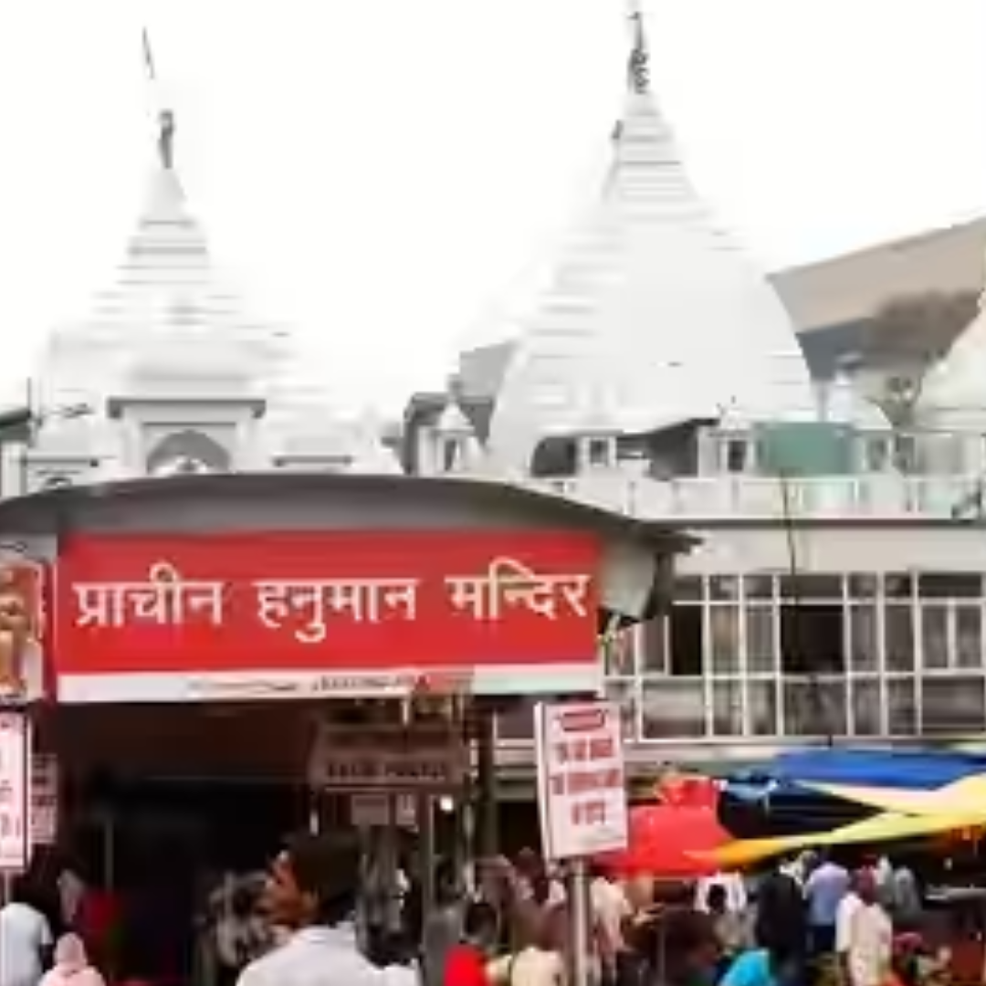 Famous Hanuman Mandir दिल्ली का सबसे प्राचनी हनुमान मंदिर दिल्ली के कनॉट प्लेस के बाबा खड़ग सिंह मार्ग पर स्थित है। इस मंदिर में हर मंगलवार भक्तों का तांता लगा रहता है। हनुमान जयंती के शुभ अवसर पर भी इस मंदिर में लाख की भीड़ दर्शन के लिए आती है। ये मंदिर कई मायनों में बहुत ही खास है। ऐसे में आइए जानते हैं इस मंदिर की खासियत के बारे में।