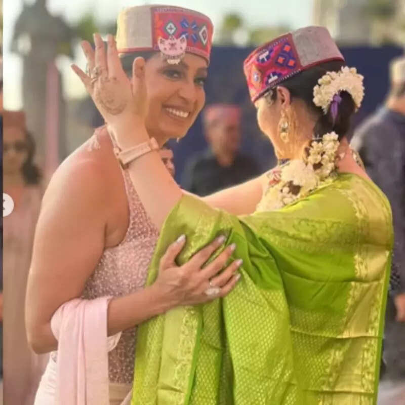 मेहंदी में थिरकती दिखीं कश्मीरा शाह