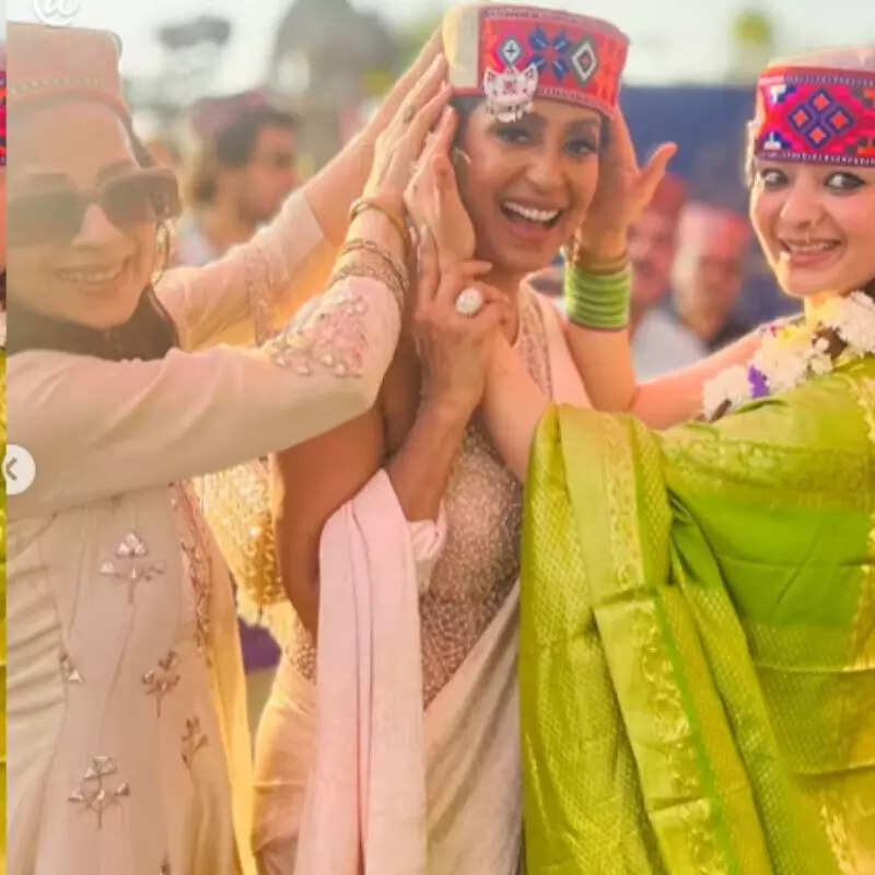ननद की शादी में कश्मीरा शाह ने किया खूब एंजॉय