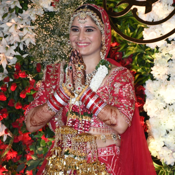 बेहद खूबसूरत लगीं आरती सिंह