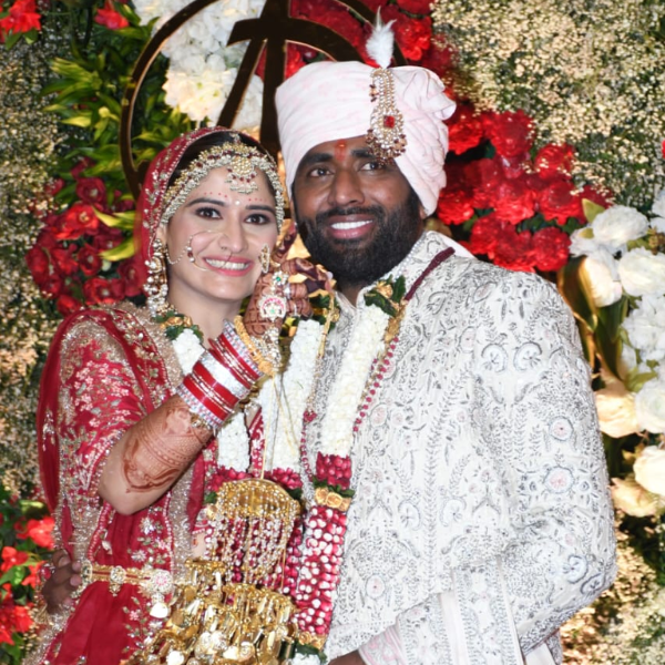 शादी के बाद खुश दिखे आरती-दीपक