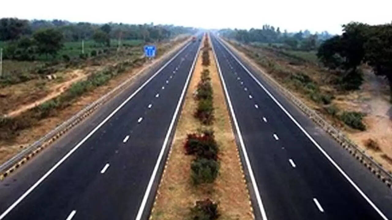 गंगा एक्सप्रेसवे पर 3.5 की हवाई पट्टी