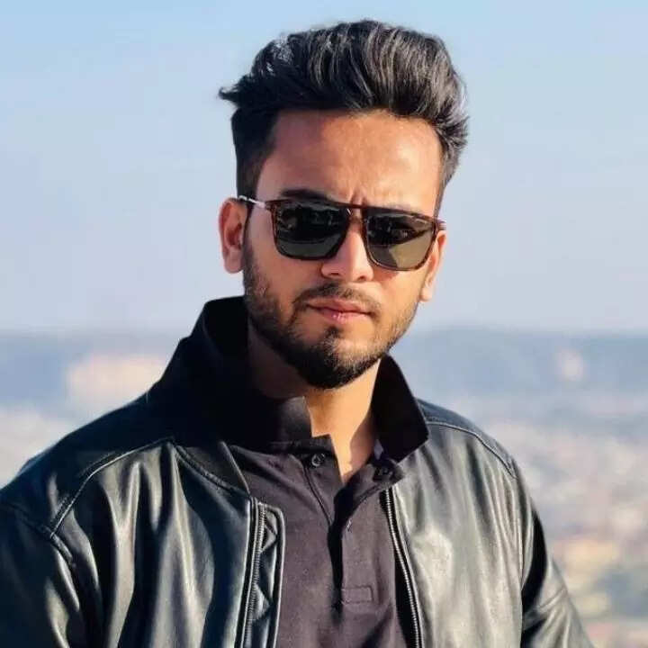 मनी लॉन्ड्रिंग मामले में फंसे एल्विश यादव