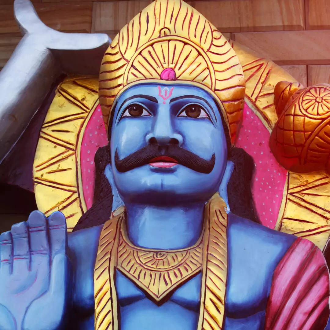 कमजोर लोगों का सम्मान करें