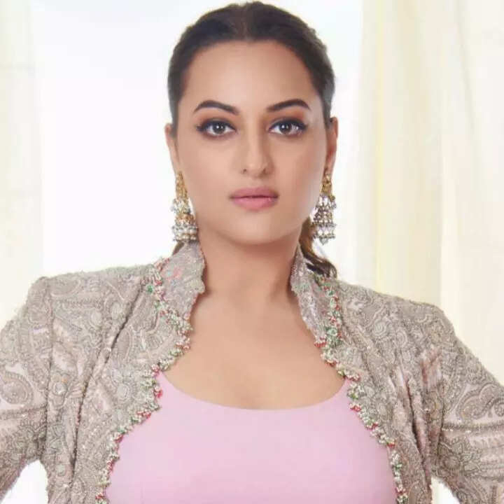 सोनाक्षी सिन्हा (Sonakshi Sinha)