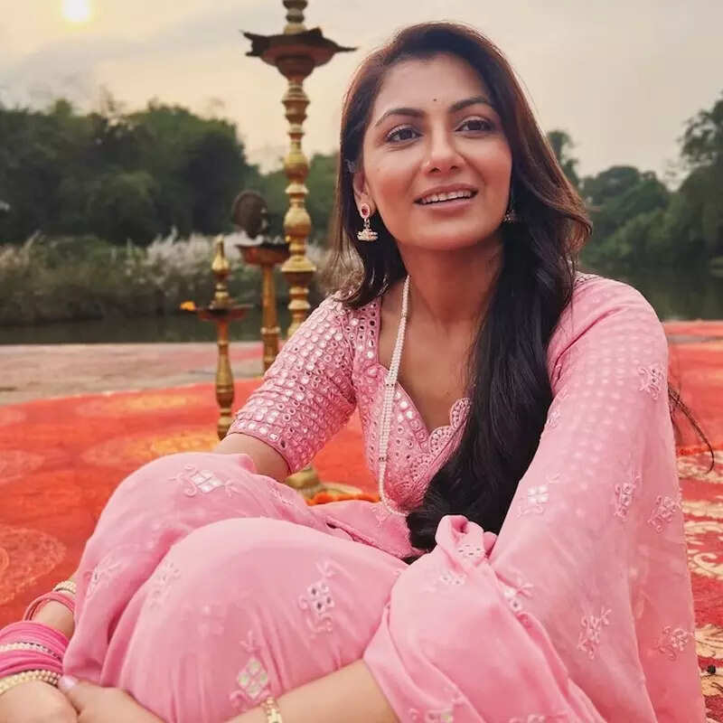 सृति झा Sriti Jha