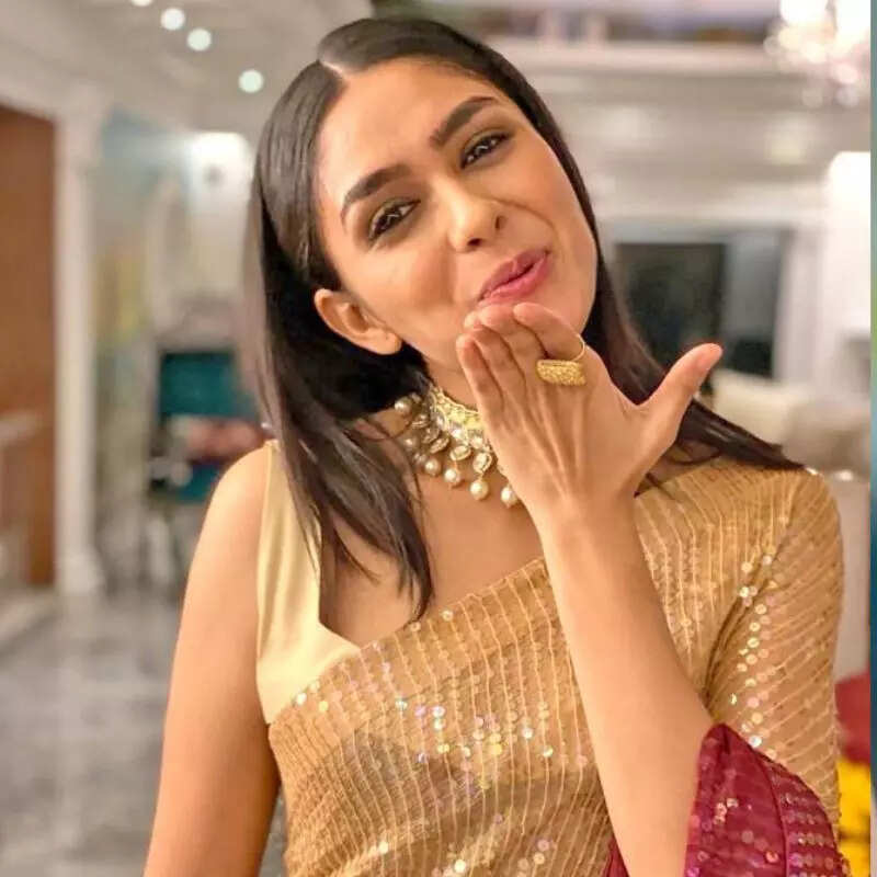 मृणाल ठाकुर Mrunal Thakur