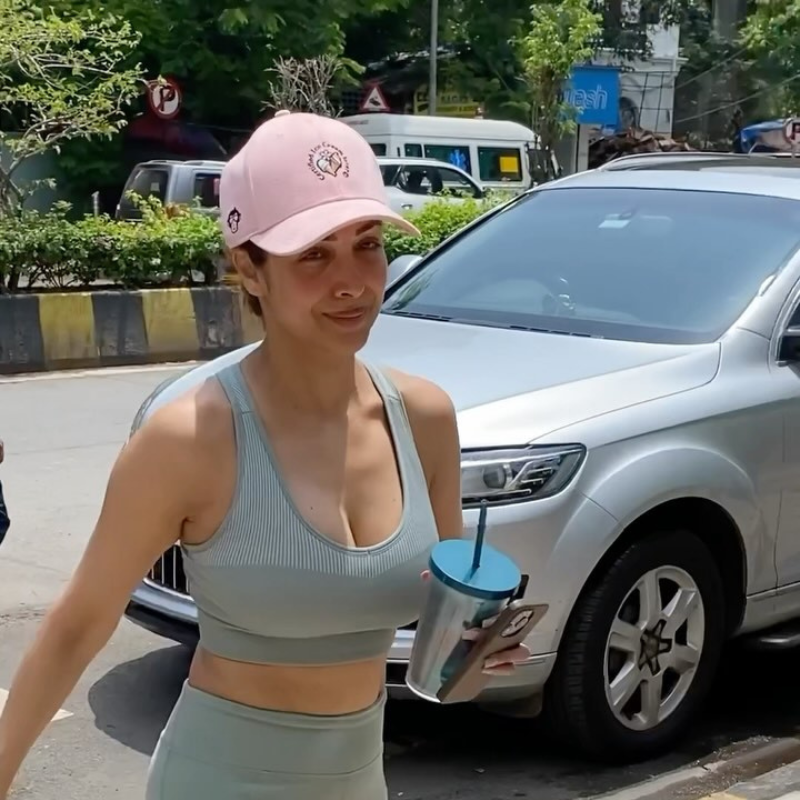 जिम ड्रेस में स्पॉट हुईं मलाइका अरोड़ा