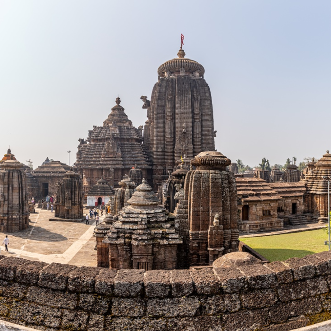 Lingaraj Temple: इस मंदिर के कुंड में स्नान करने से भर जाती है सूनी कोख ...