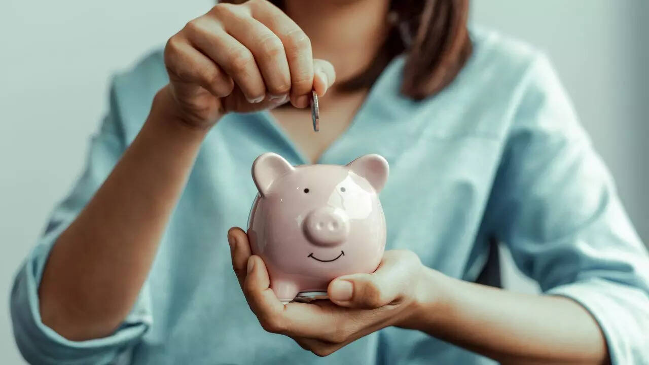 खर्च करने से पहले बचत करें