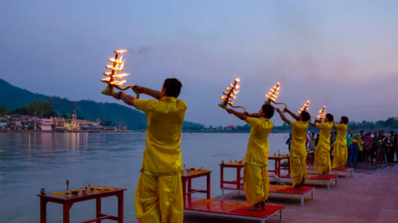 Ganga Aarti: विश्व प्रसिद्ध है इन पांच जगहों की गंगा आरती, जानिए कहां सबसे पहले हुई थी शुरू