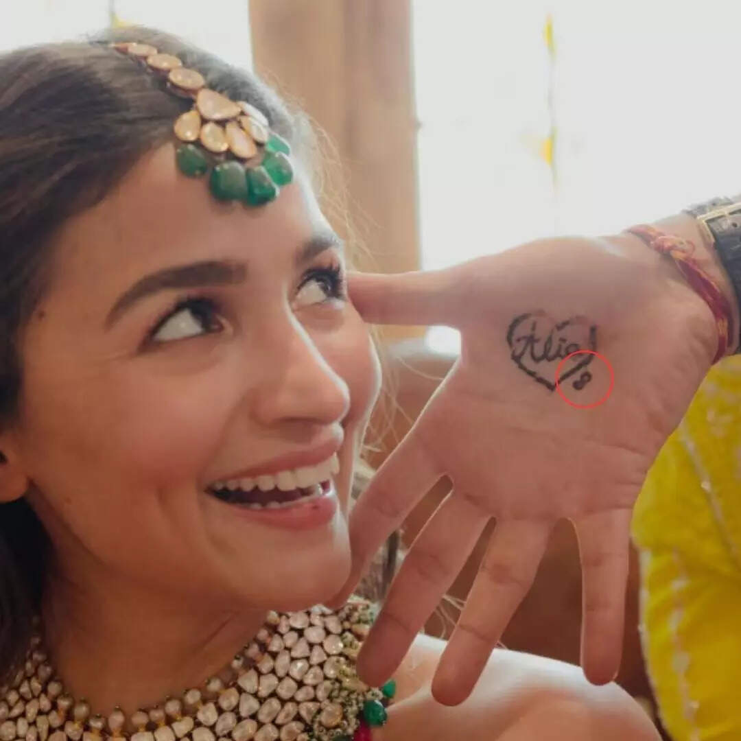 रणबीर की मेहंदी में नंबर 8