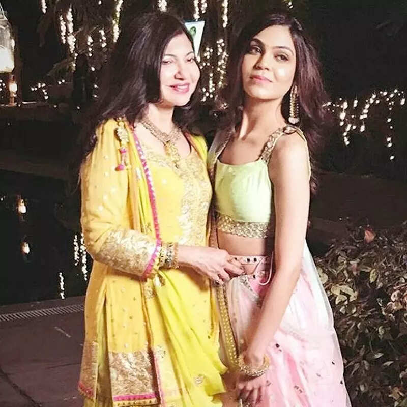 बिजनेस करती है सायशा