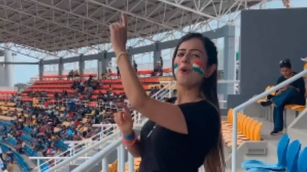 कौन हैं लव खानी