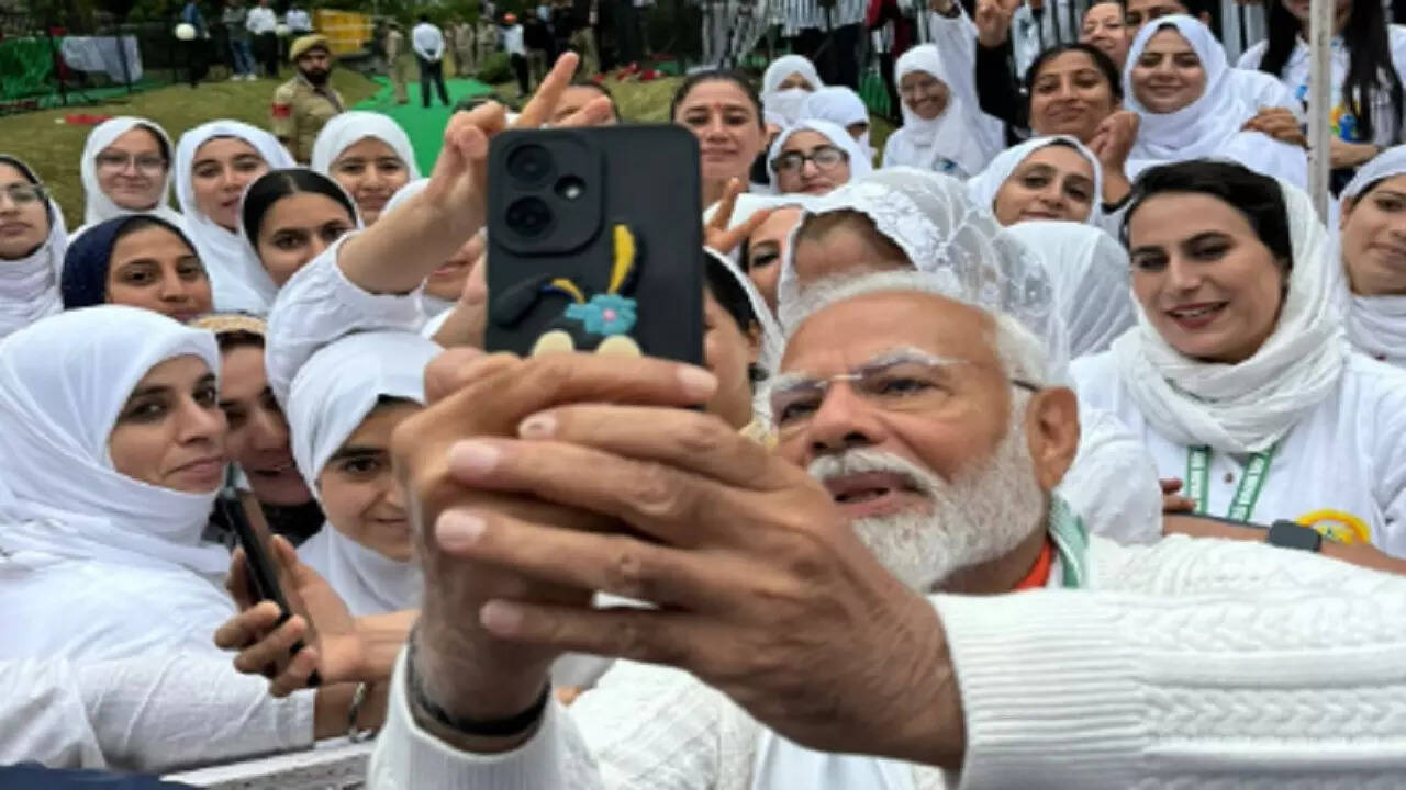 कश्मीर में आने का सौभाग्य मिला -पीएम