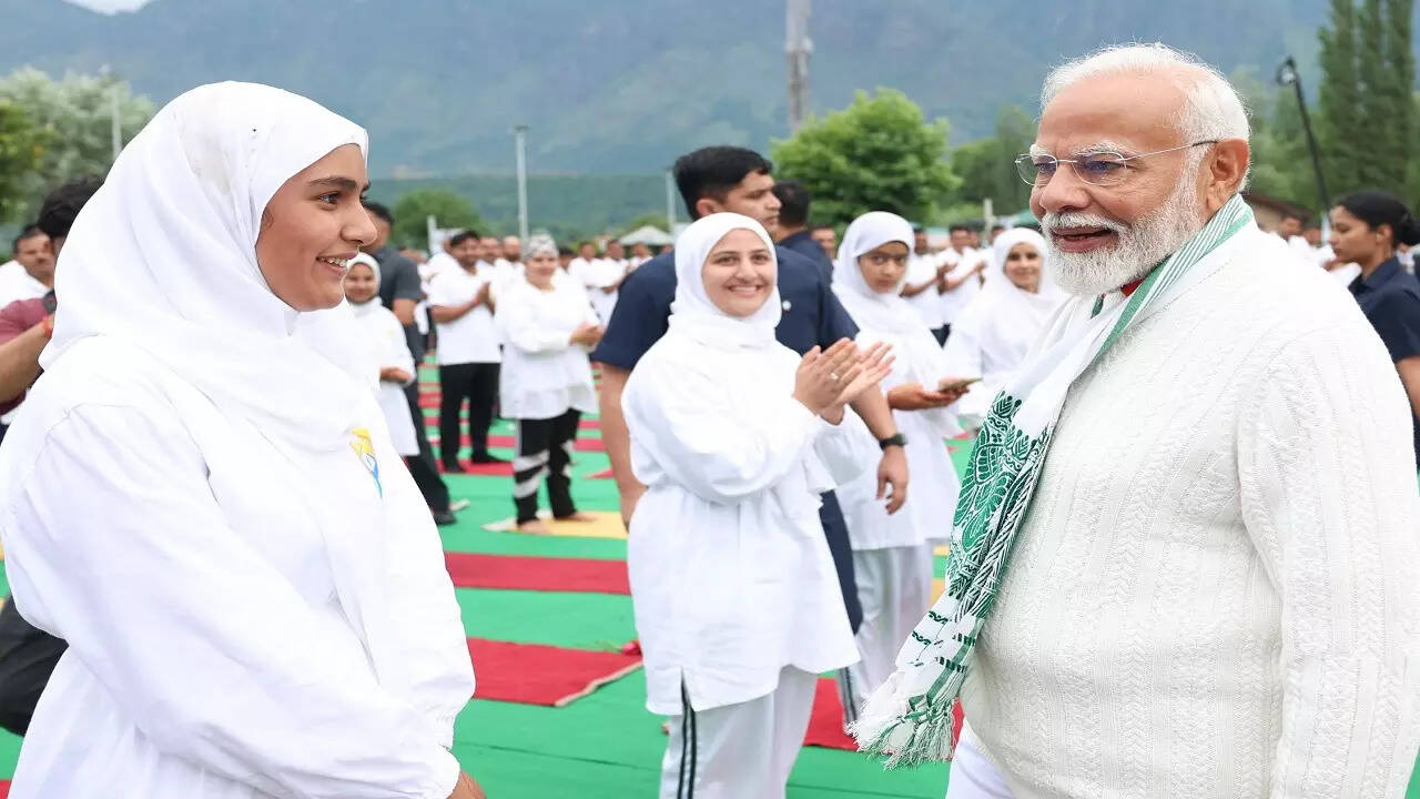पीएम ने योग दिवस की शुभकामनाएं दीं