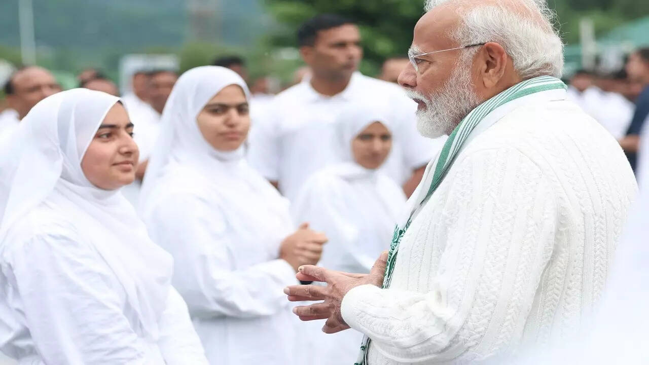 योग समाज में बदलाव लाता है