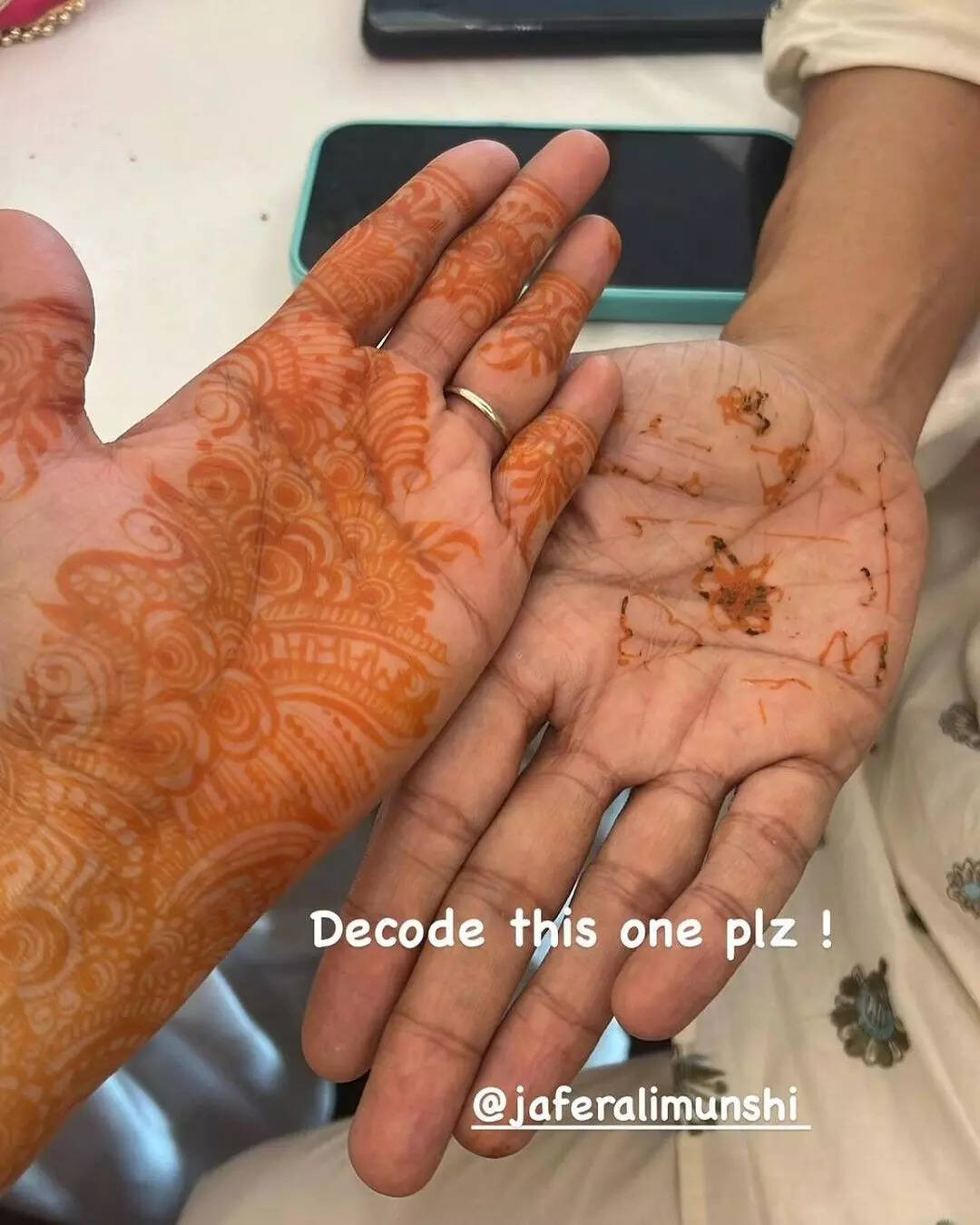 एक्ट्रेस ने रचाई पिया के नाम की मेहंदी
