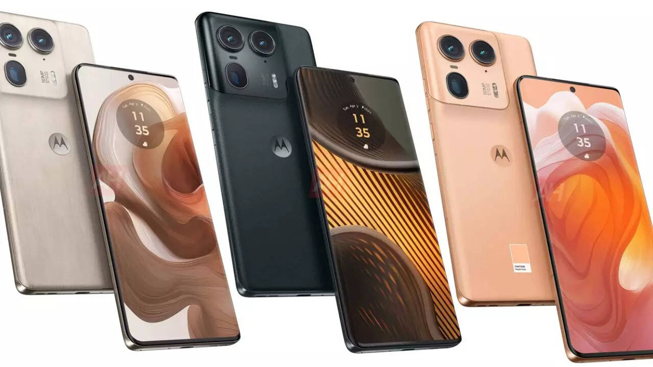 Realme GT 6 Vs Motorola Edge 50 Ultra: ओएस और अपडेट​