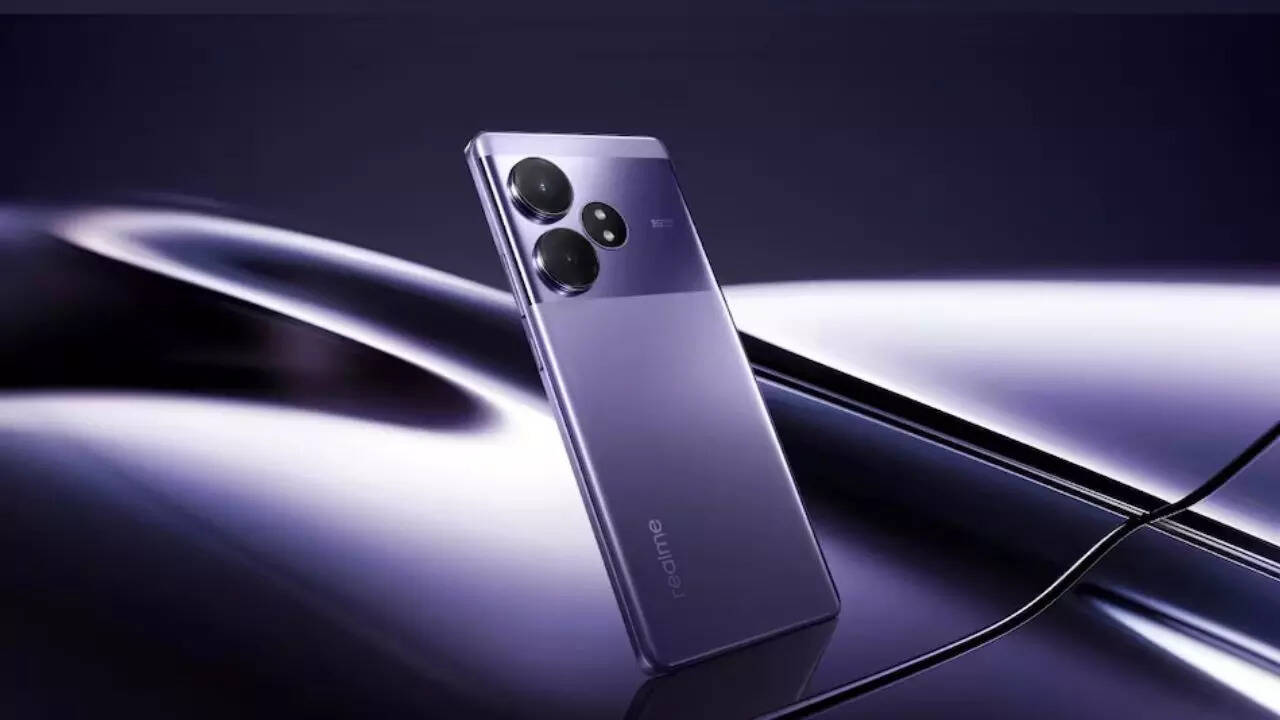 Realme GT 6 Vs Motorola Edge 50 Ultra: प्रोसेसर और स्टोरेज​