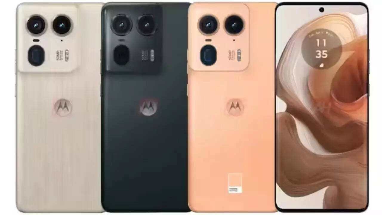 Realme GT 6 Vs Motorola Edge 50 Ultra: डिस्प्ले​
