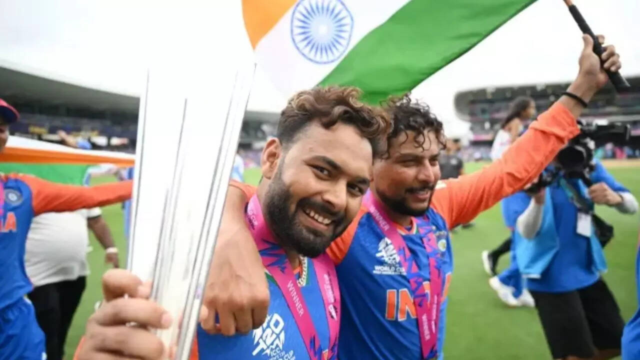 चैम्पियन बनने के बाद सभी के चेहरे पर दिखी खुशी 