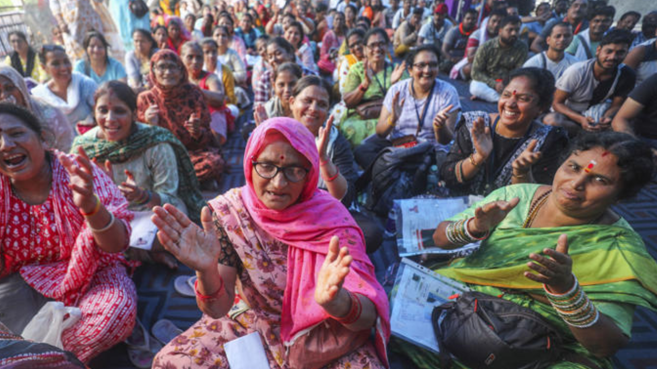 28 हजार यात्रियों ने किए दर्शन