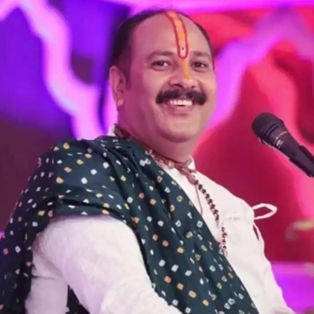 ये हैं भारत के प्रसिद्ध कथावाचक