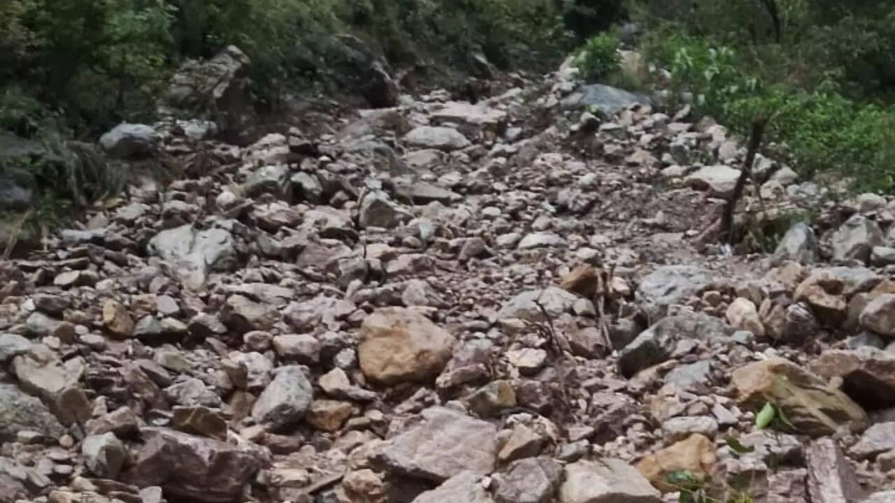 छोड़ी गाड़ियां भी फंसी