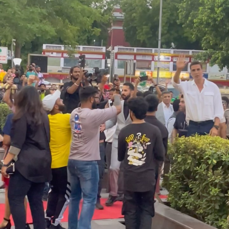 दिल्ली पहुंचे अक्षय कुमार