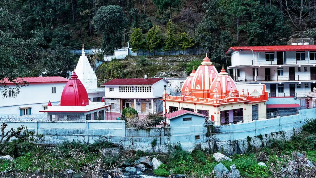 कैची मंदिर का पैदल रास्ता