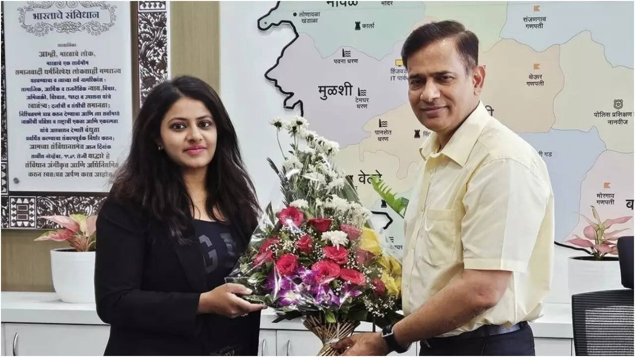 प्रशासनिक फैमिली से आती हैं पूजा खेडकर