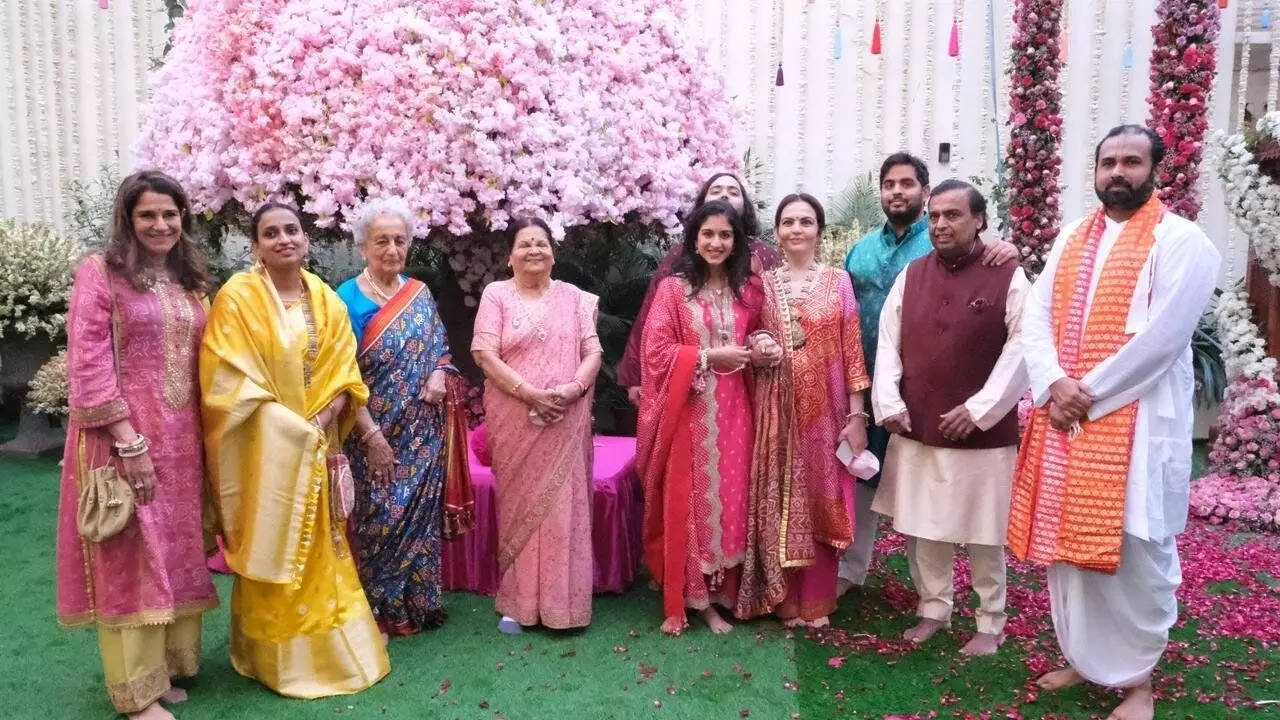 मेहमानों के तैनात किए गए प्राइवेट विमान