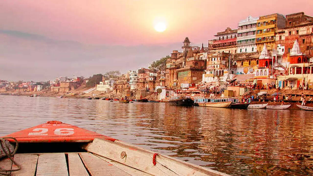 गंगा घाट पर सूर्यास्त
