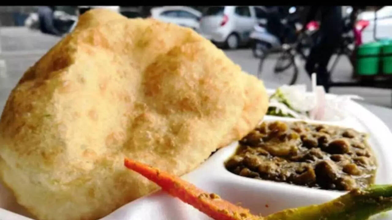 भोगल के छोले-भटूरे