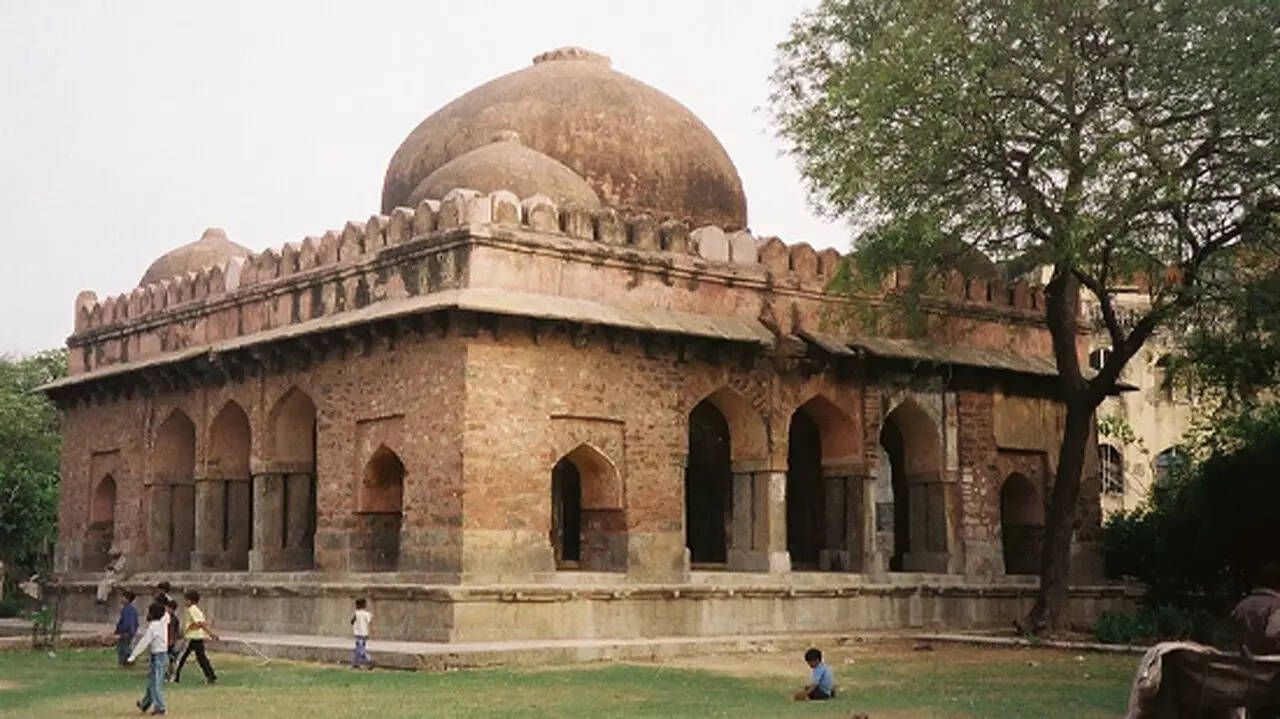 कहां हैं 12 खंबे