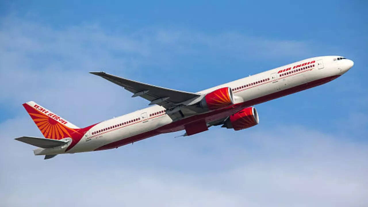 साढ़े पांच घंटे की फ्लाइट में कुछ भी नहीं खाया