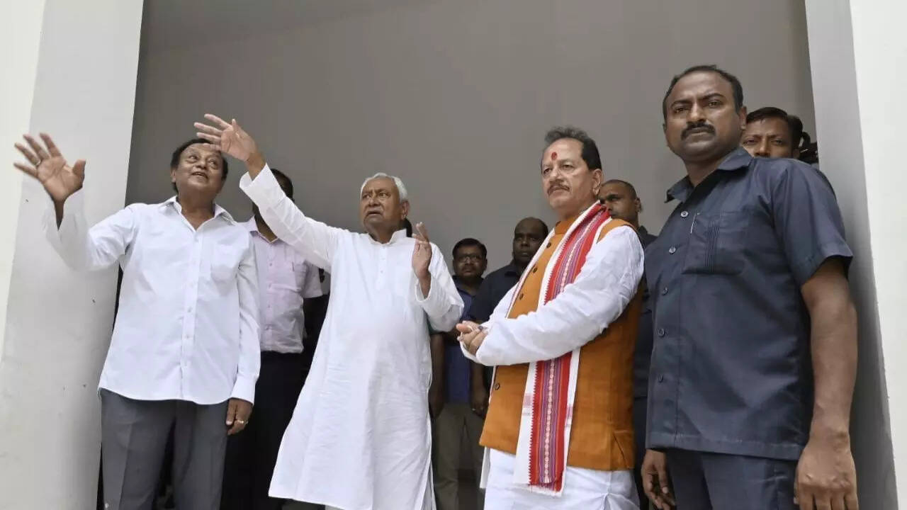 पटना मेट्रो काम का निरीक्षण