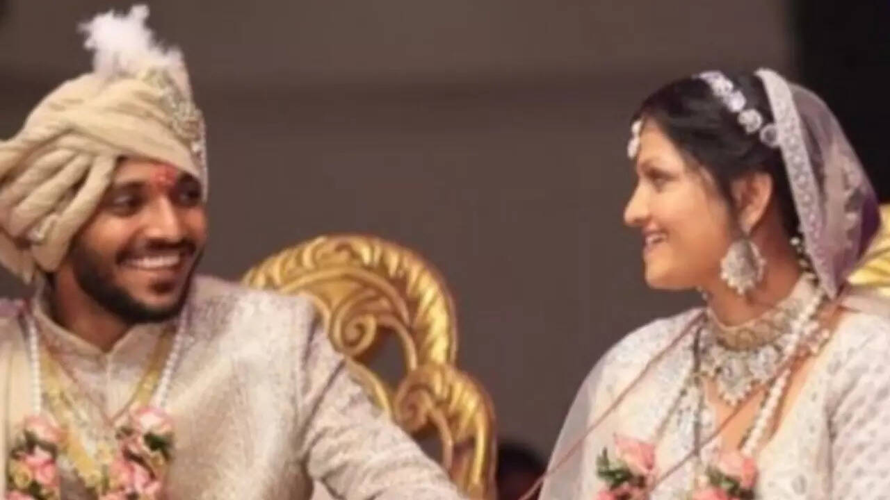 शादी के दौरान नजर आ रहे थे बेहद खुश