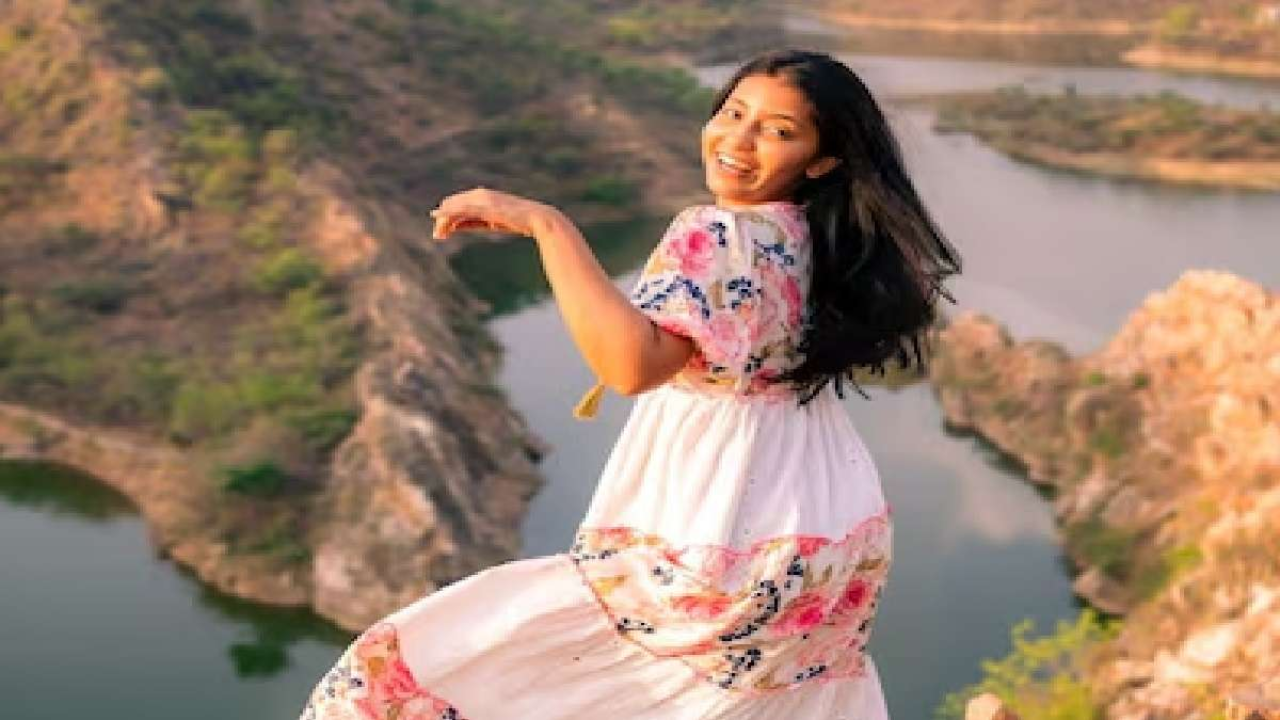 300 फुट गहरी खाई में गिरी