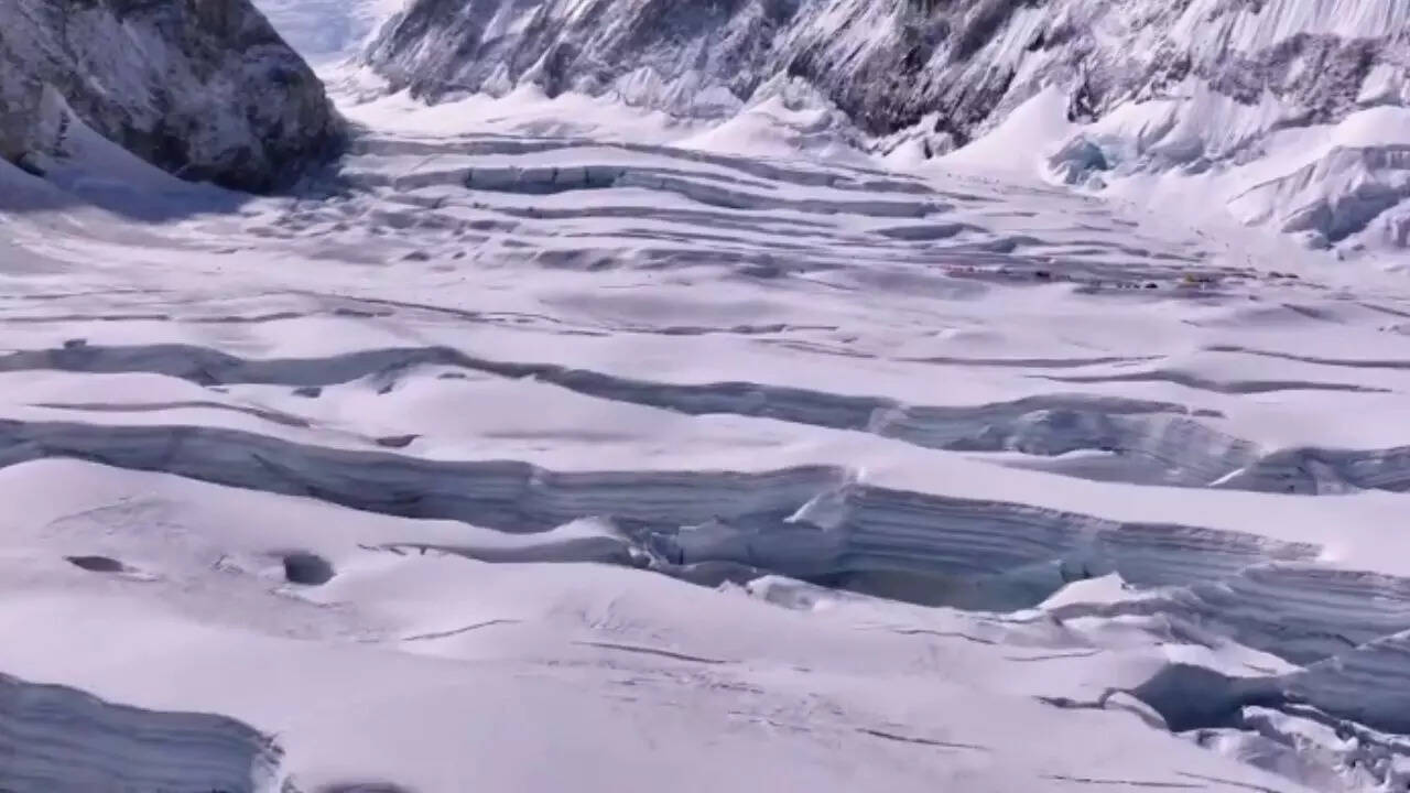 ड्रोन कैमरे ने माउंट एवरेस्ट की चोटी को किया फतह