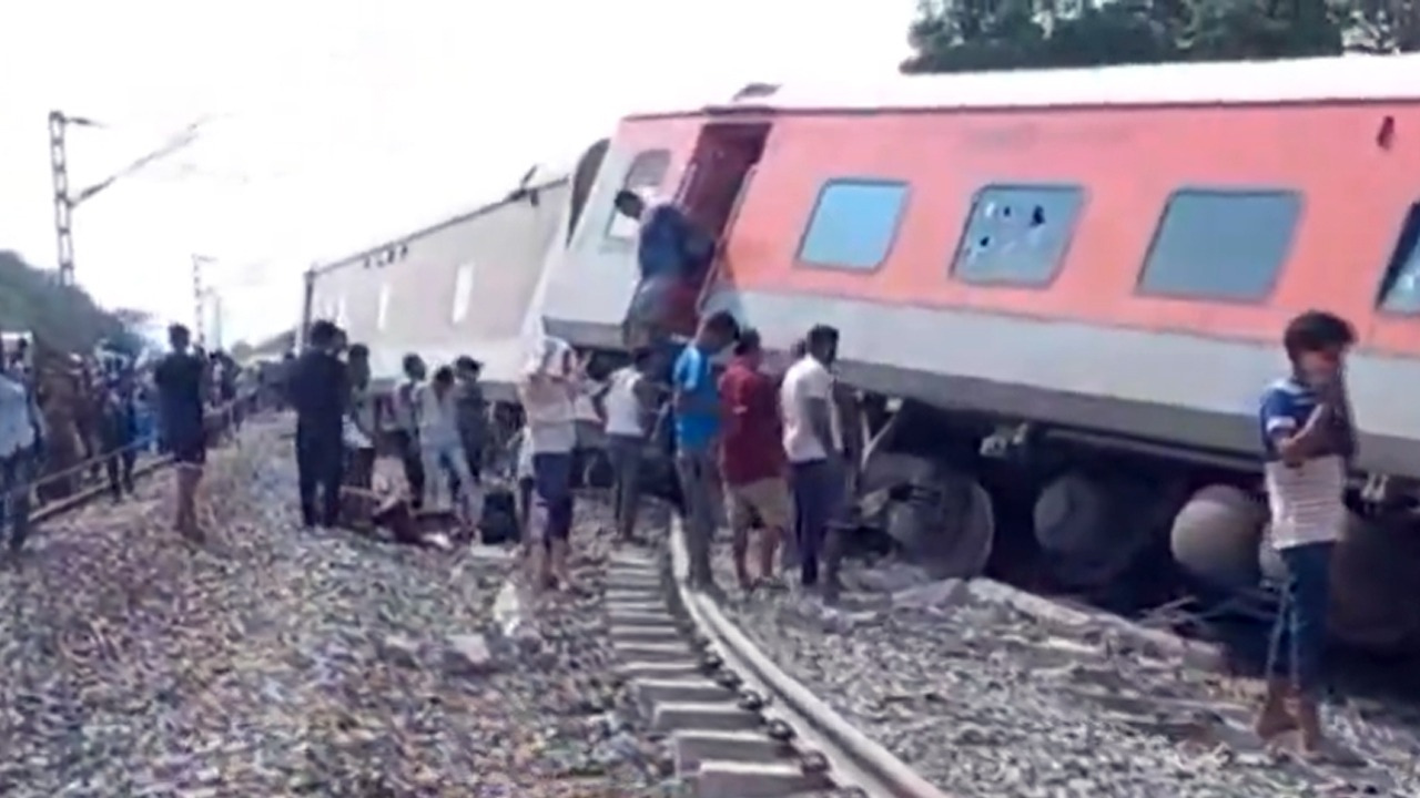 कौन करेगा डिब्रूगढ़ एक्सप्रेस हादसे की जांच