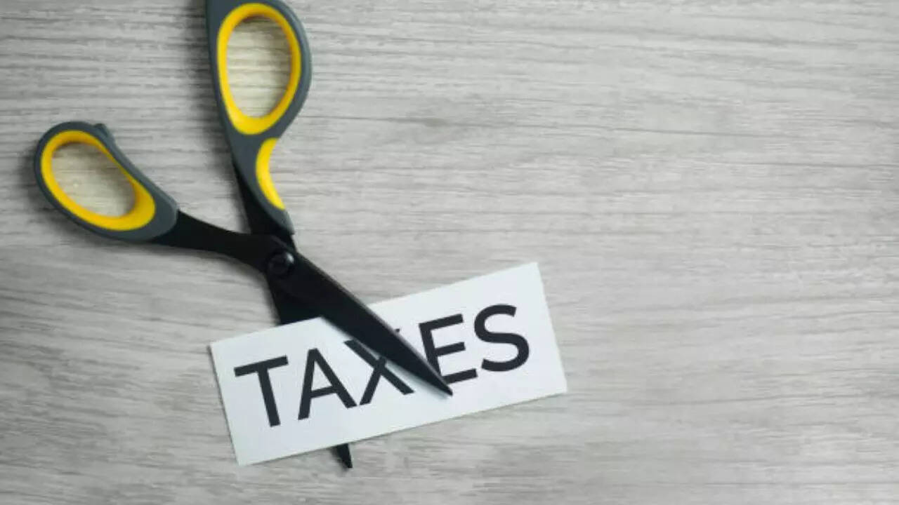 12-15 लाख पर 20% टैक्स, 15 लाख से अधिक पर 30% आयकर​